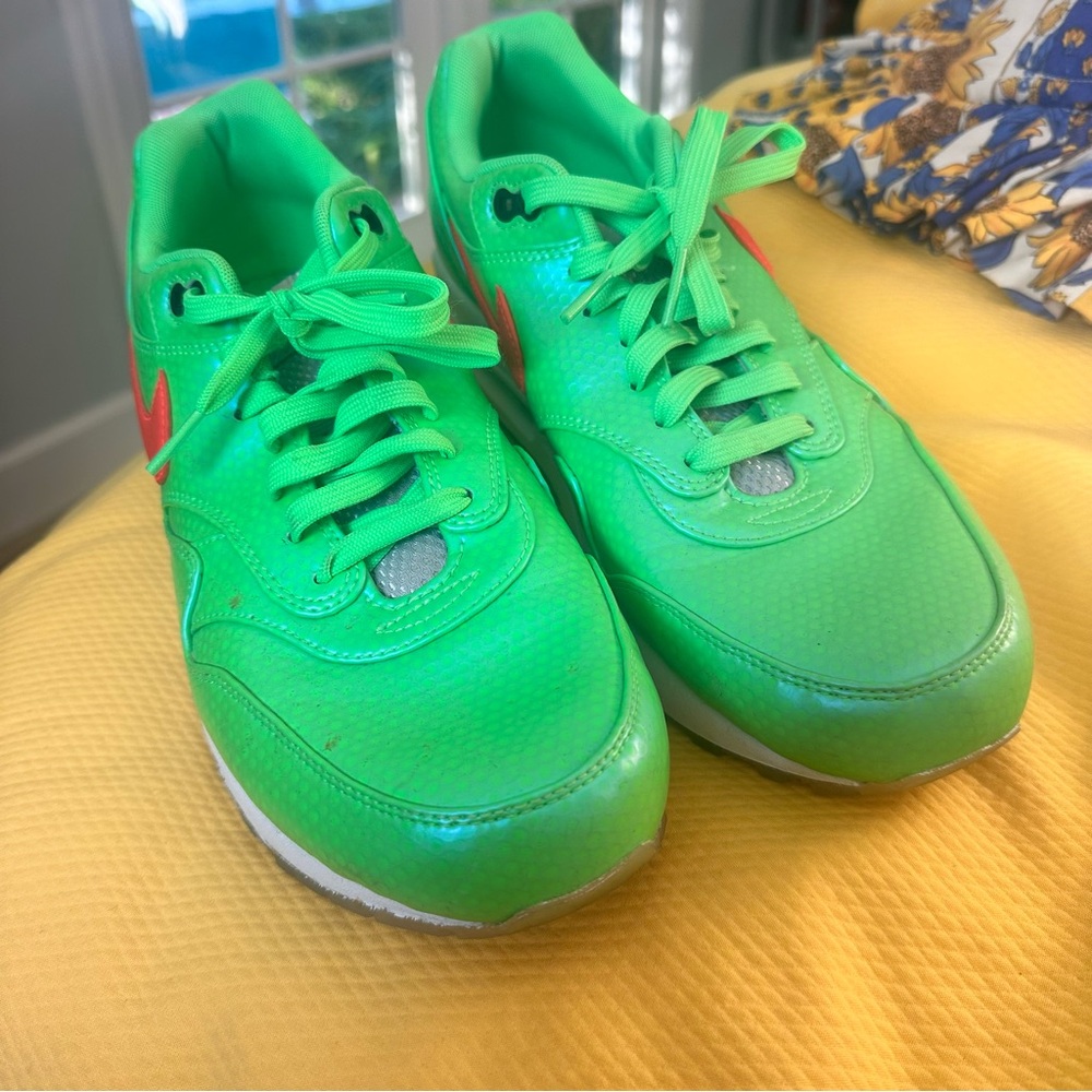 Nike Air Sneakers (men’s)